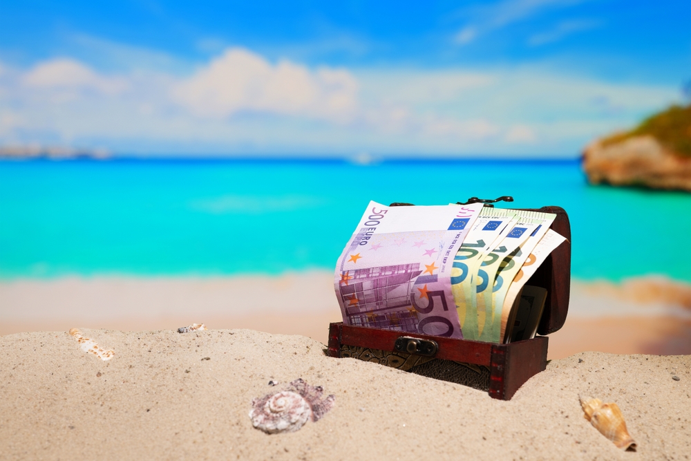 Top six tips for saving money on your next holiday